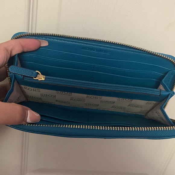 Michael Kors teal wallet - Picture 3 of 3